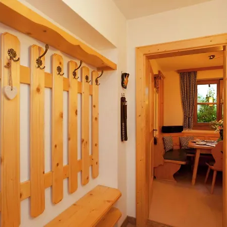 Apartment Spacious Flat With Balcony In