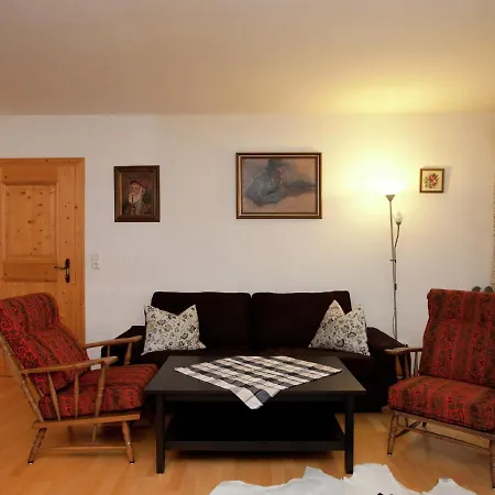 Apartment Spacious Flat With Balcony In